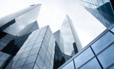 清大房地产总裁高级研修班的课程优势是什么？