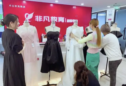广州服装设计师培训学校在哪里啊？