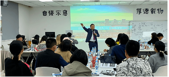 原课程简章中的刘伯涛课堂教学照片