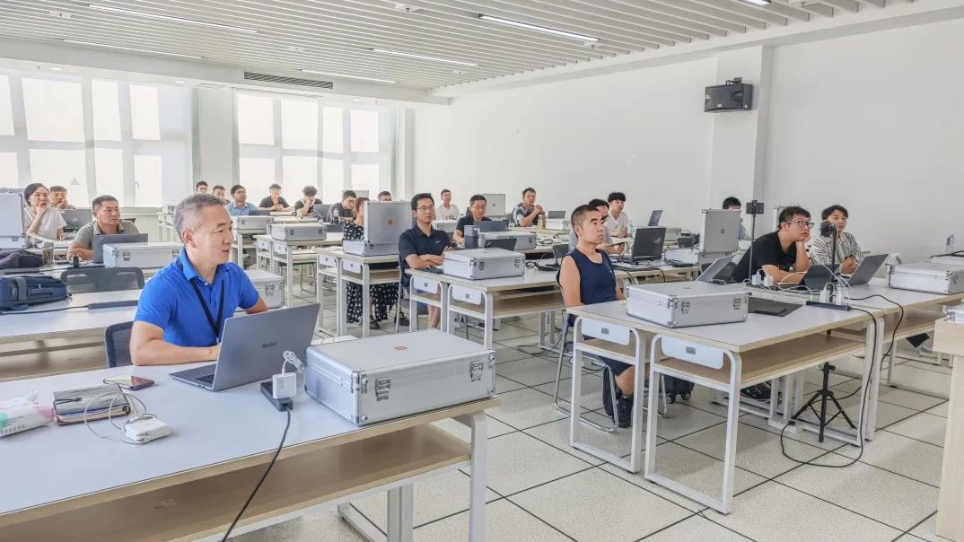 课堂学习：结合设备认识物联网应用