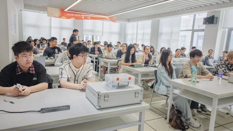 学员实践：小组研讨与设备操作