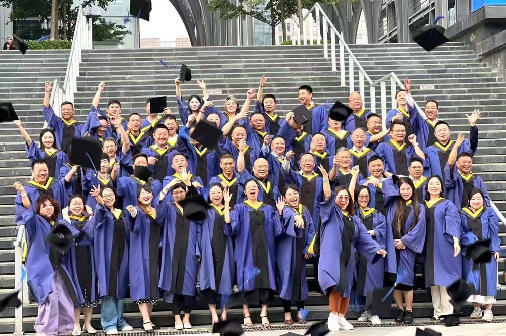 大健康产业总裁高端项目学员毕业合影