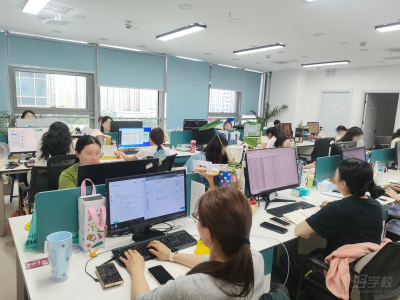 研芝士公开资料中的教学服务现场