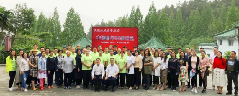原国学课程简章中的往期学习合影