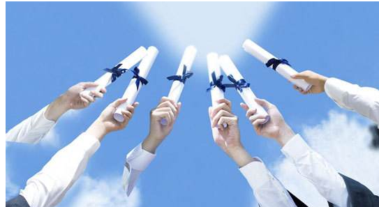 达到什么学历可以参加长江大学在职研究生课程学习？