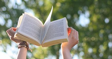 想要报考布雷斯特商学院需要哪些申请材料？