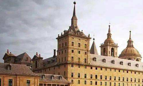 2022年西班牙康普顿斯大学计算机专业介绍