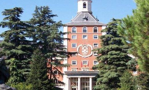 西班牙康普顿斯大学几个校区？