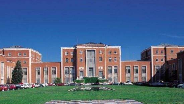 西班牙康普斯顿大学位于马德里哪里