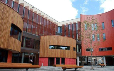 安格利亚鲁斯金大学怎样