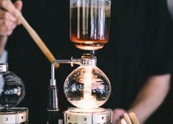 精品咖啡培训师工资高吗？