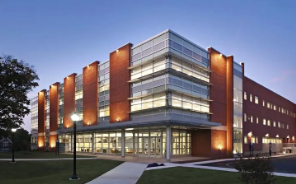 西班牙的拉蒙尤以大学好毕业吗？