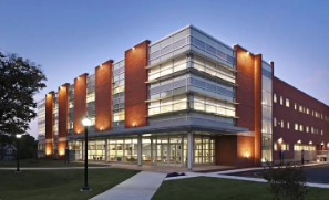 拉蒙尤以大学简介