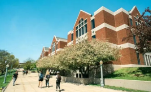 拉蒙尤以大学在西班牙什么地方？