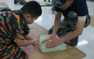 军事训练夏令营可以磨练孩子吗?