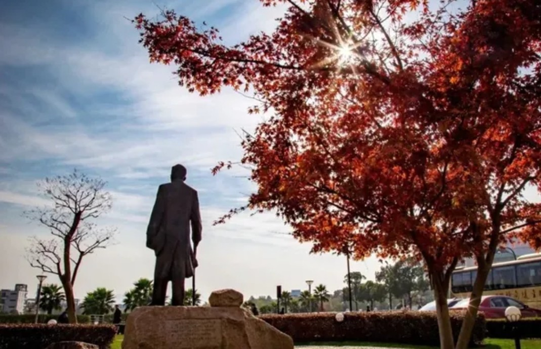 秋色满园,学意盎然:浙大传媒国际高培中心2024年9月10月金秋学习之旅启航