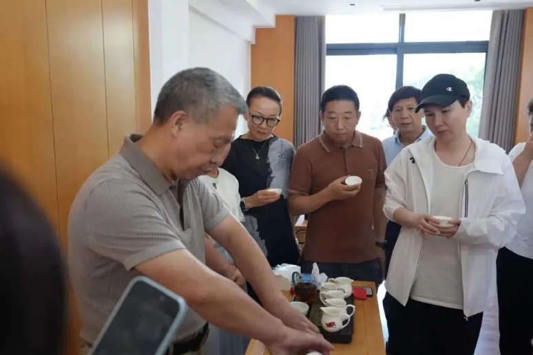 交大&驯美艺术品鉴藏班珠宝鉴赏收藏班学员武夷山茶旅回顾|臻山川精英秀气所钟,品具岩骨花香之胜