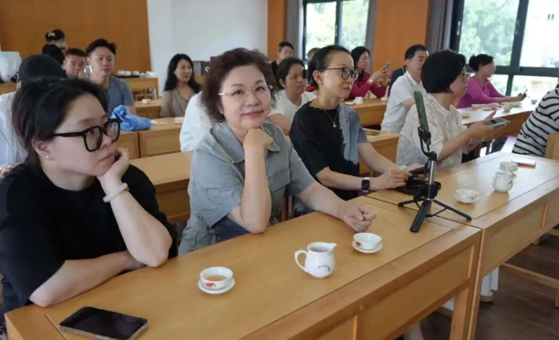 交大&驯美艺术品鉴藏班珠宝鉴赏收藏班学员武夷山茶旅回顾|臻山川精英秀气所钟,品具岩骨花香之胜