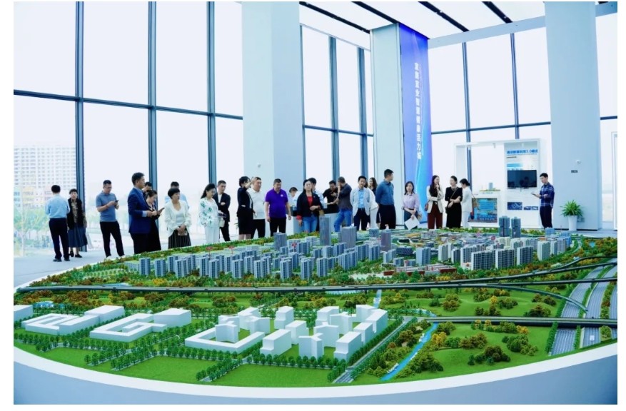 北清经管西安分院 | 2024年10月清大EMBA101班走进沣西新城人工智能产业园