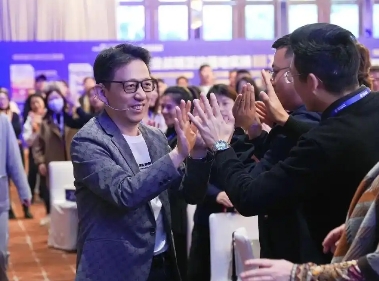 2025年顾均辉的课程价值分析