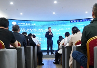 八字命理赵泽老师的课程有什么特色？