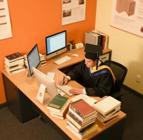 职场进阶新路径：哲学在职博士获取全攻略