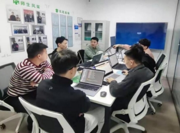 java全栈培训班好吗?