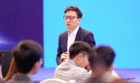 顾均辉的课是给谁看的？