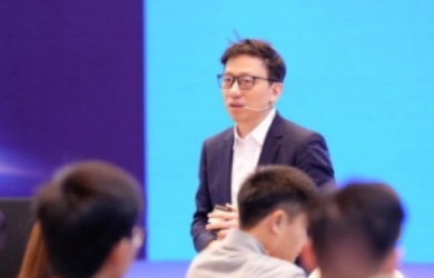 顾均辉战略定位多少钱？