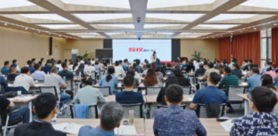 新商界总裁班学制解析：时长、模式与核心价值