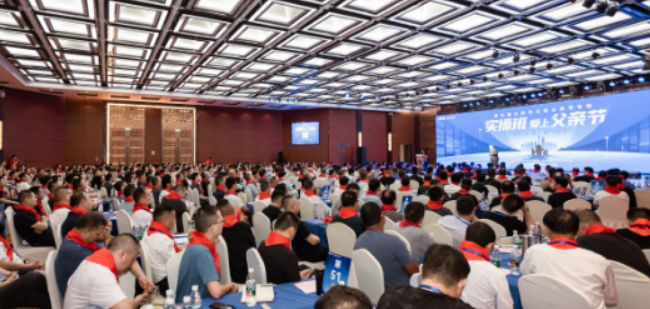 心时代父母商学院：赋能家庭成长的教育引领者