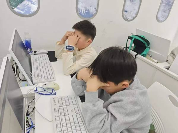 小码王 | 2026寒假信奥集训营 | 近千名少年用代码写就成长答卷