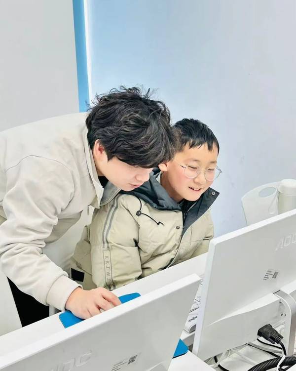小码王 | 2026寒假信奥集训营 | 近千名少年用代码写就成长答卷