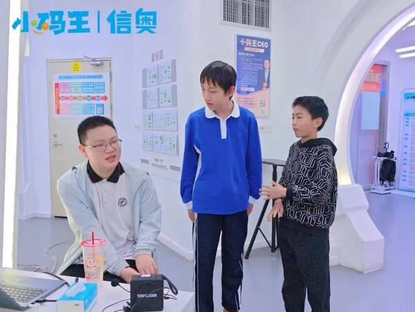 小码王 | 2026寒假信奥集训营 | 近千名少年用代码写就成长答卷