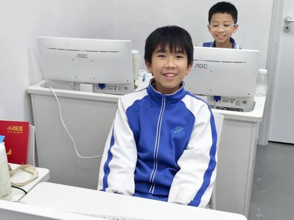 小码王 | 2026寒假信奥集训营 | 近千名少年用代码写就成长答卷