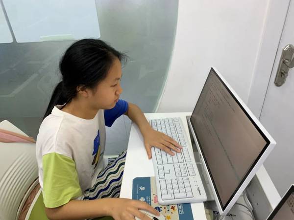 小码王 | 学员故事 | 胡宁恩 | 七载编程路的从容少年