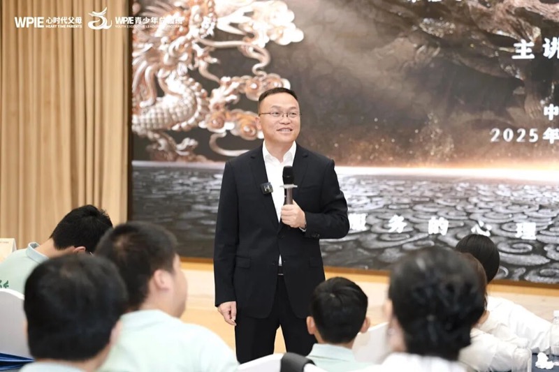 心时代父母 | 青少年总裁班 | 潍坊母亲千里送锦旗背后的故事