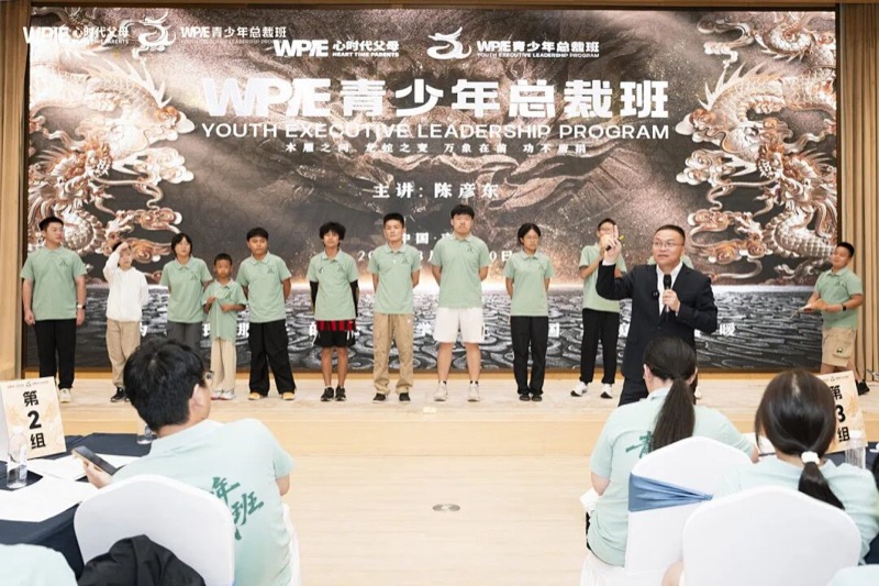 心时代父母 | 青少年总裁班 | 潍坊母亲千里送锦旗背后的故事