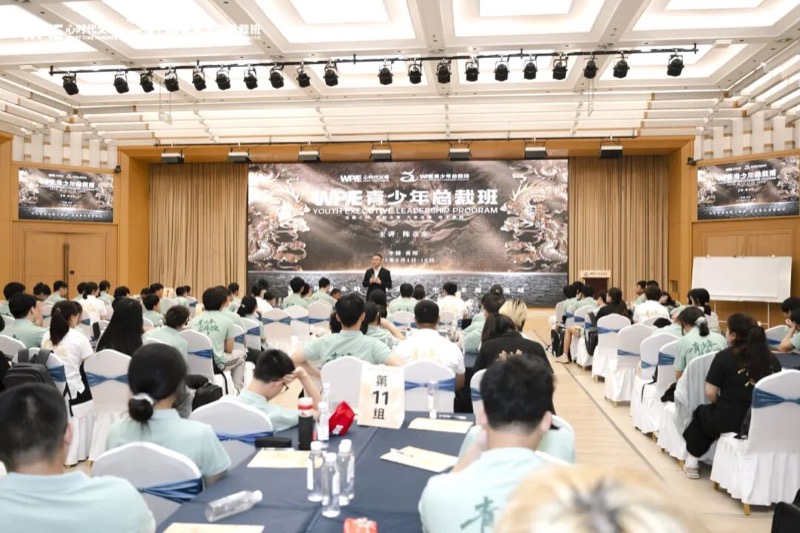 心时代父母 | 青少年总裁班 | 潍坊母亲千里送锦旗背后的故事