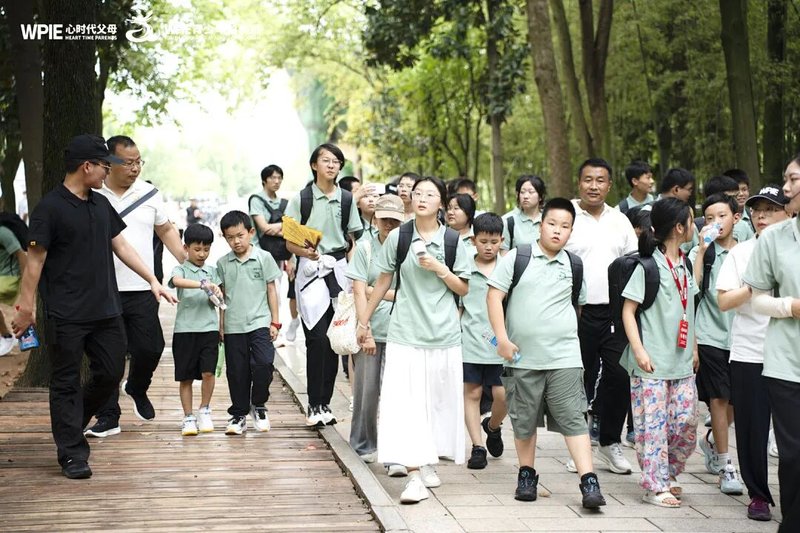 从潍坊到南阳，千里送锦旗：为什么一定要让孩子参加《青少年总裁班》！