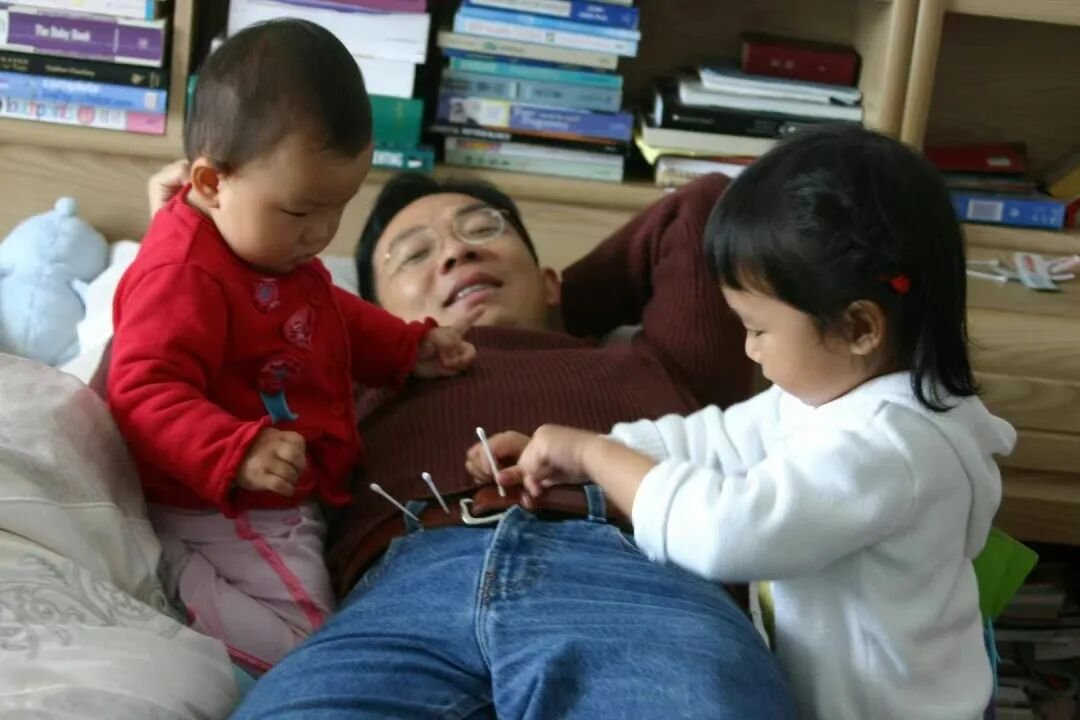 读完《开心生命教育》才懂：爱是孩子唯一的救赎