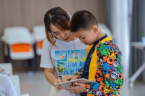 小码王 | 沙利文认证中国少儿AI编程教育开创者
