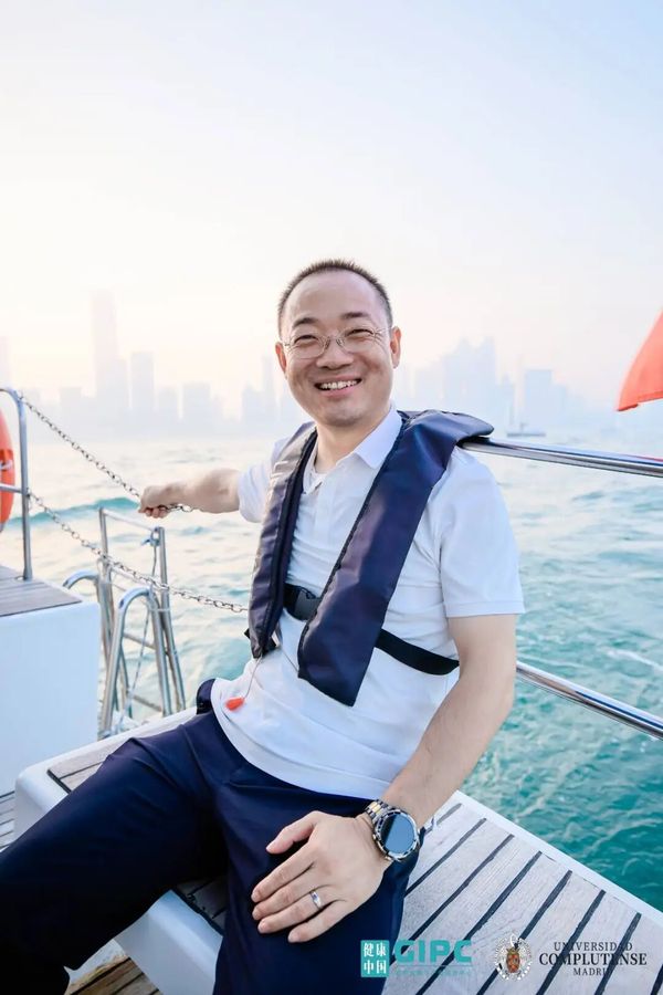 健康产业校友风采 | 万卫代：从传统零售到私域电商的跨界领航者 | 燕园健康科技
