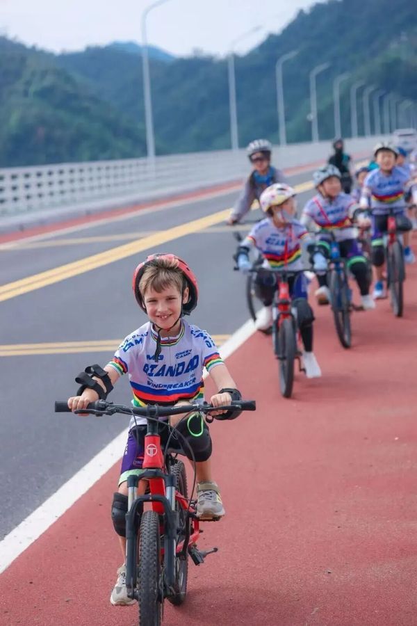 UYoung青少年营地 | 桨板少年双证营 | 千岛湖 | 4天3晚 | 持双证书