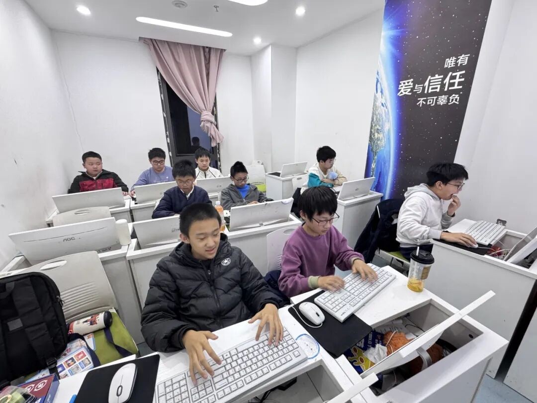 小码王少儿AI编程:小码王26暑假信奥集训营强势开启!十年沉淀,全国同开!冲刺全国信奥CSP!【全国营位紧张】