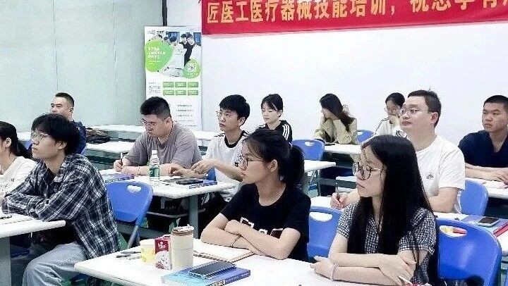 匠医工血透维修培训实操现场：从课堂讲解到设备上手，把血透设备维修关键环节真正练熟