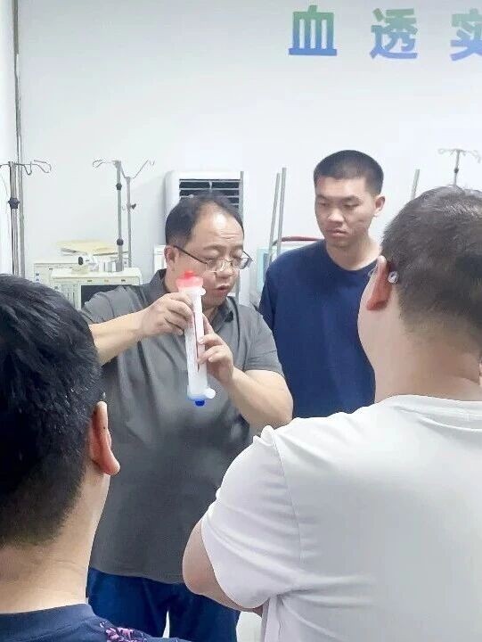 匠医工血透维修培训实操现场：从课堂讲解到设备上手，把血透设备维修关键环节真正练熟