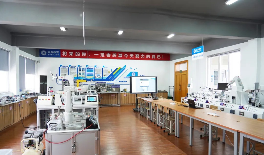 滨湖教育5月25日PLC工控编程与工业机器人培训新班开课