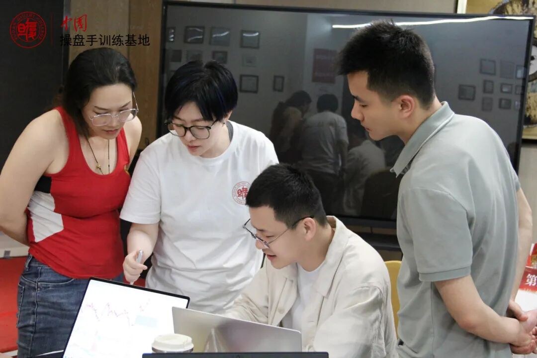 复旦求是操盘手训练基地第126期《期货大师》圆满结业:4天实战训练沉淀系统化交易与风控能力