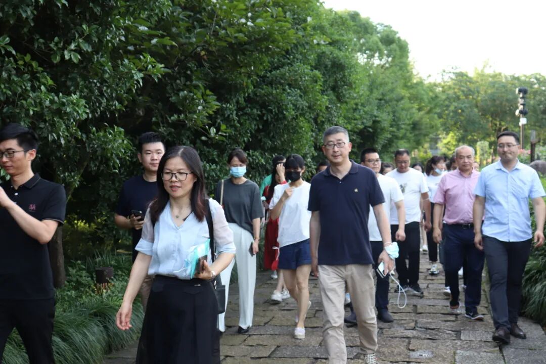 浙江大学成均·企业管理与AI融合高级研修班2026级报名中|每月2天在职研修,36800元颁发浙大证书